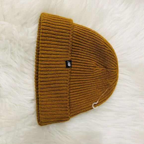 New Balance Winter Watchman Block N Beanie Hat Unisex One Size NEW - Picture 7 of 7